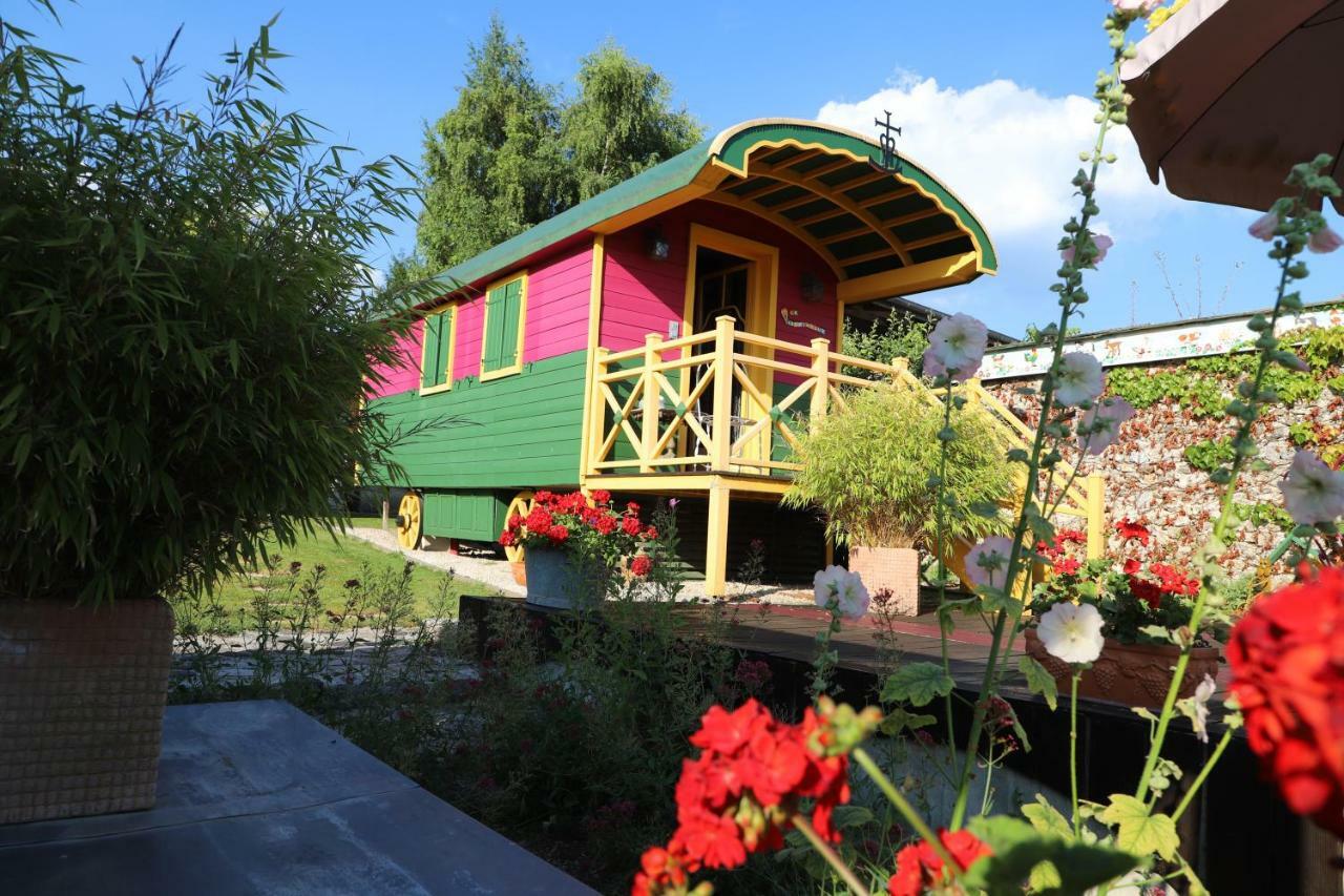 Roulotte La Dominique Bed & Breakfast Romery  Ngoại thất bức ảnh
