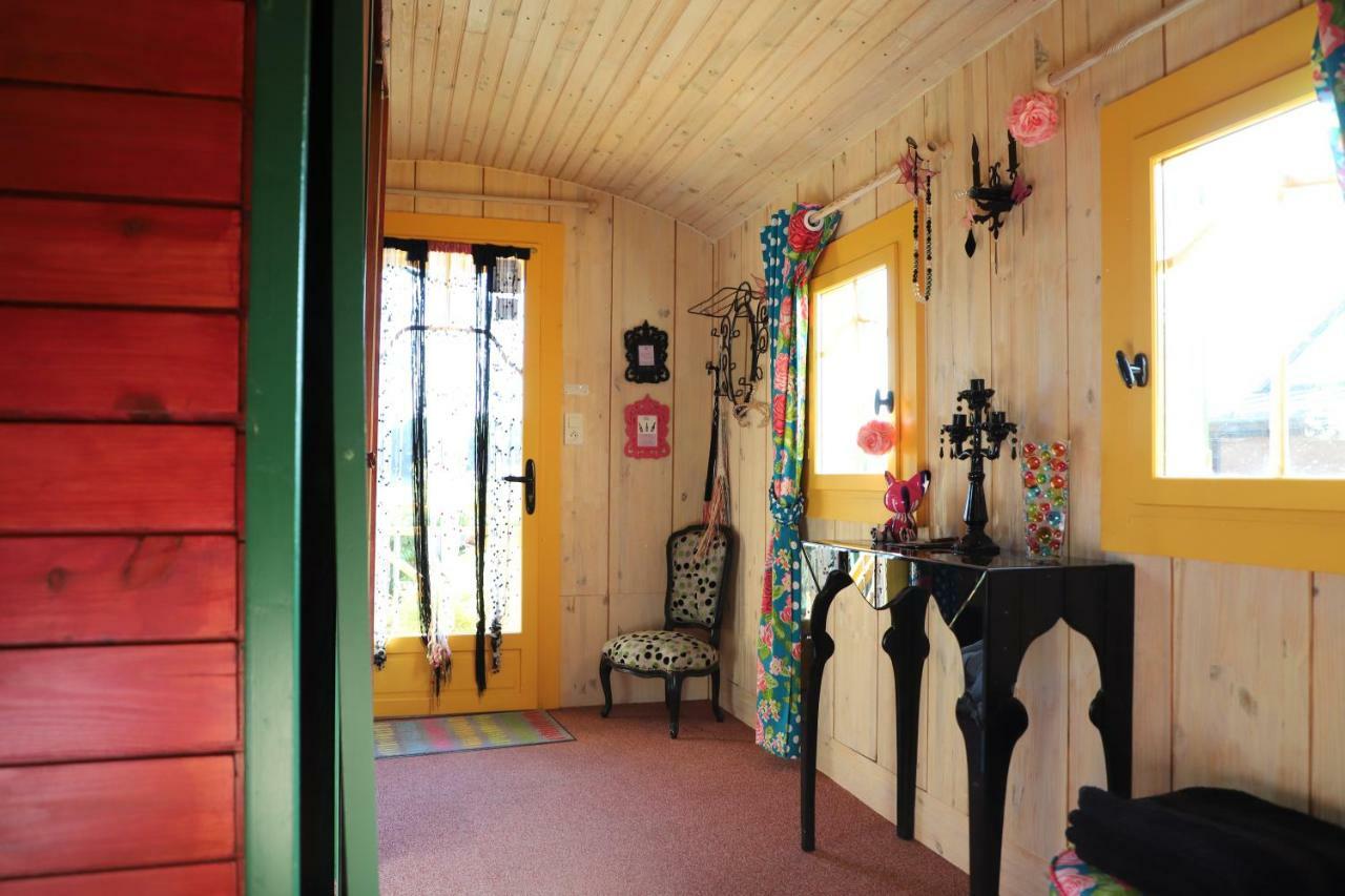 Roulotte La Dominique Bed & Breakfast Romery  Ngoại thất bức ảnh